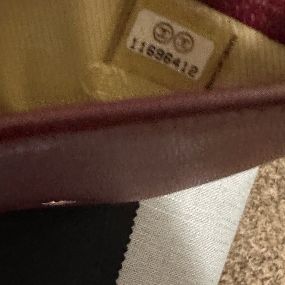 (SALE) Rare Find! CHANEL Wine Color Silver Interlocking CC Wallet - Picture 8 of 17